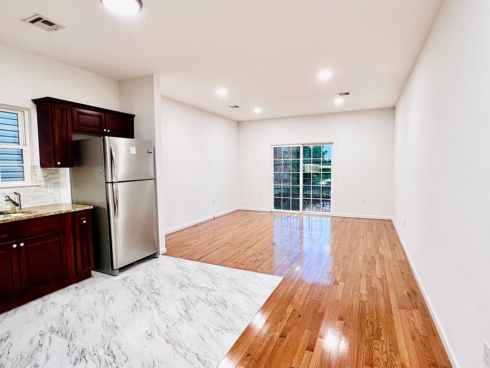 Livingroom and kitchen