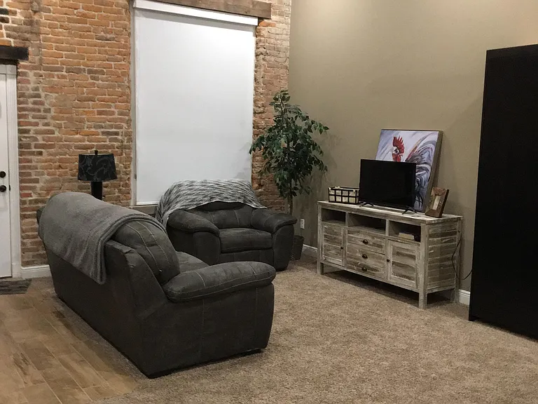 114 E University St #10 — Photo 6