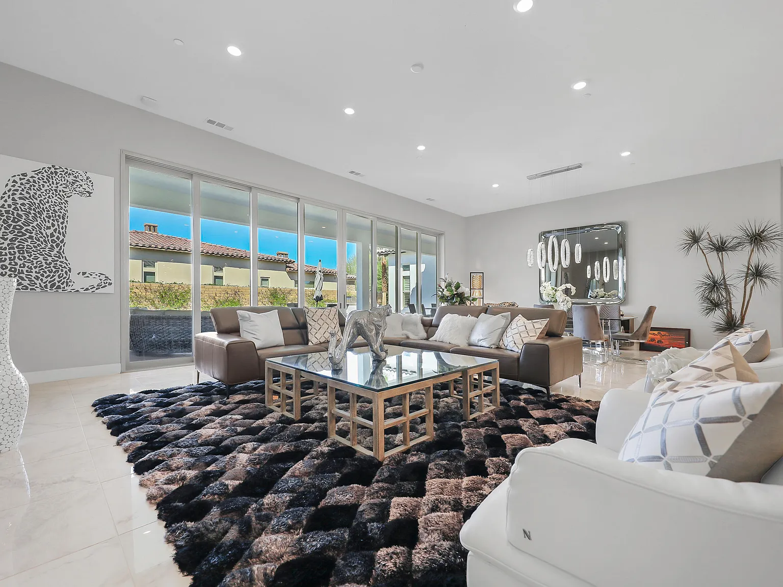 4 bed, 4700 sqft, $25,000 — Photo 4