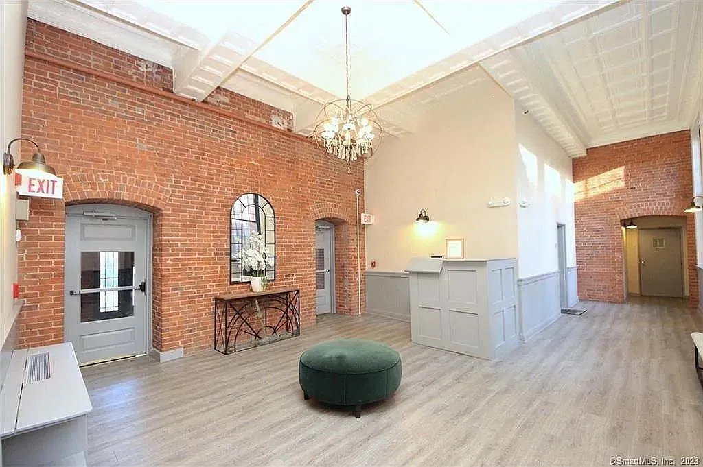 1 bed, 1.5 bath, 825 sqft, $2,495 — Photo 2