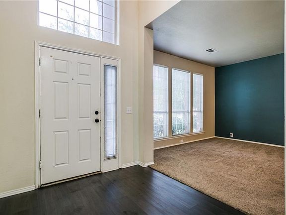 4th image of 2116 Royal Oak Dr