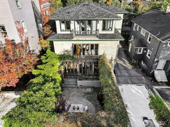 915 11th Avenue E, Seattle, WA 98102