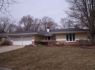 21W542 Buckingham Rd, Glen Ellyn, IL 60137