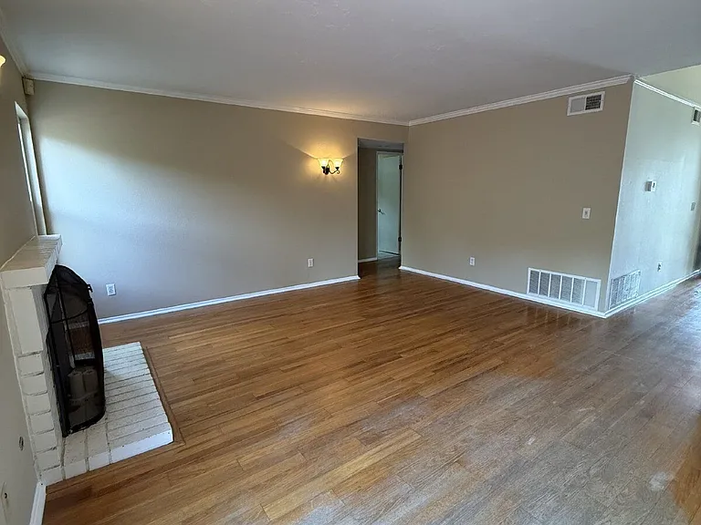 2604 Jacaranda Ave — Photo 7