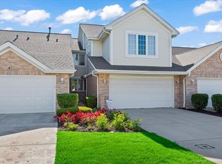 11447 Foxwoods Dr, Oak Lawn, IL 60453