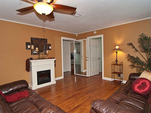 New Floors and Designer Paint Throughout Home
