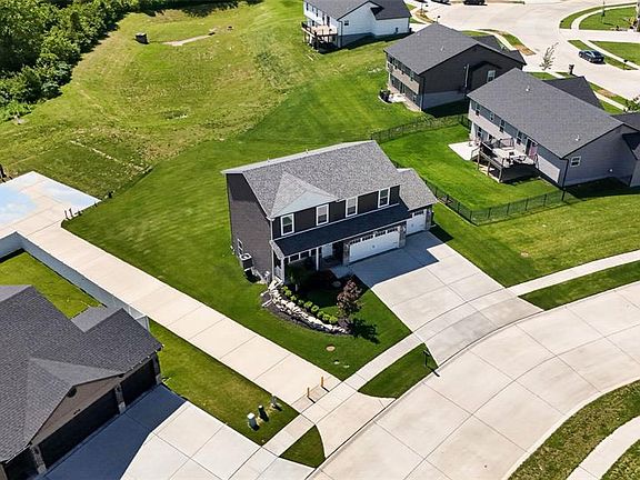 4th image of 402 Andrew Joseph Dr