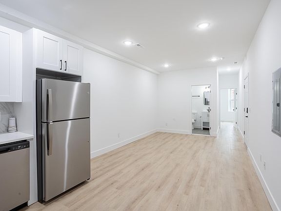 4th image of 1604 S 22nd St Floor 2