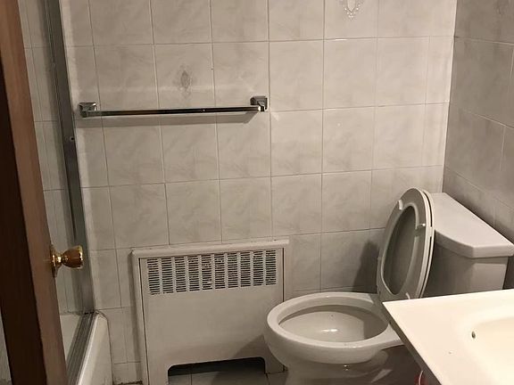 2nd image of 15706 Sanford Ave #2