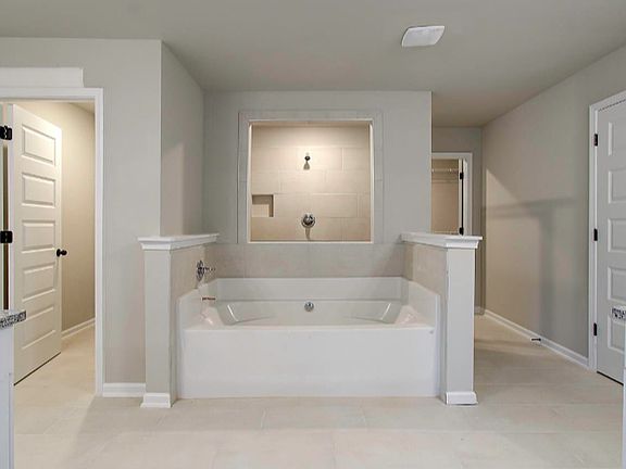 4th image of 411 Tavistock Ct