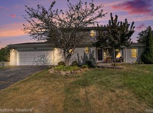 3952 Taggett Lake Dr, Highland, MI 48357