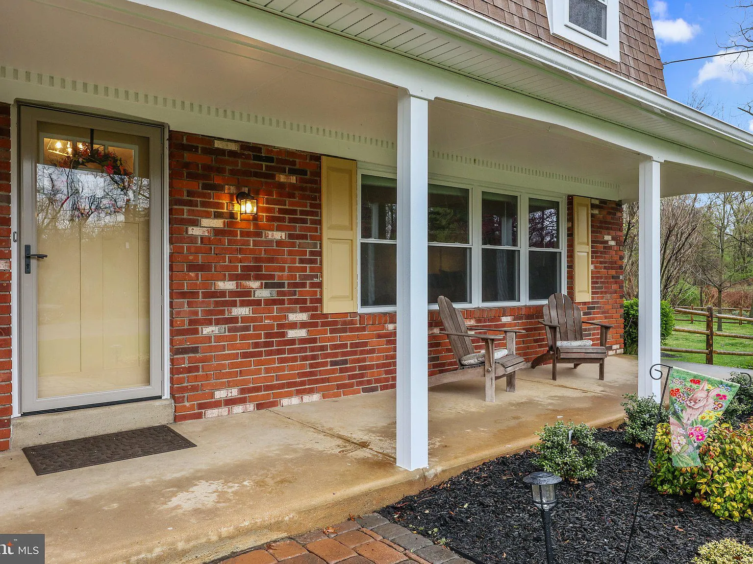 4 bed, 2.5 bath, 2620 sqft, $4,800 — Photo 3
