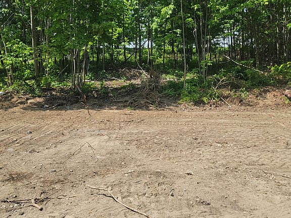 3rd image of 288 Ham Hill Road