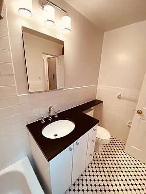 Rented by Metropolis Real Estate of Manhattan | media 24