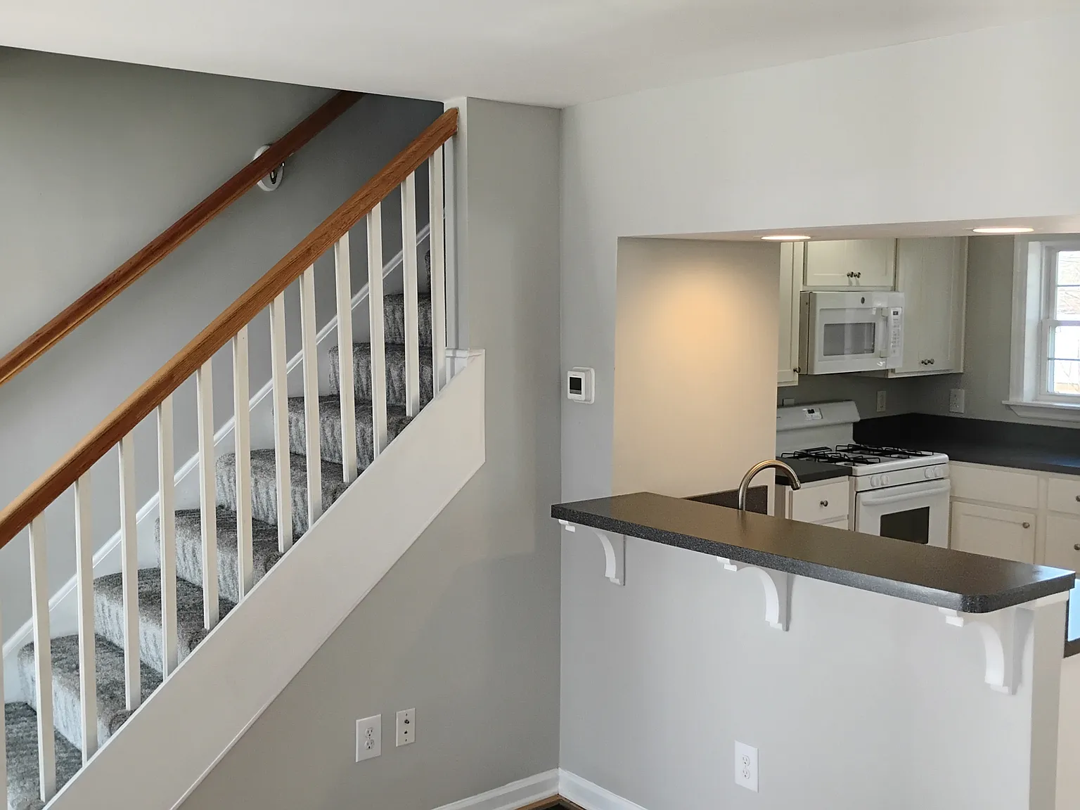 5343 Wasena Avenue 2 Bedroom 1 Bath $1,376/month — Photo 3