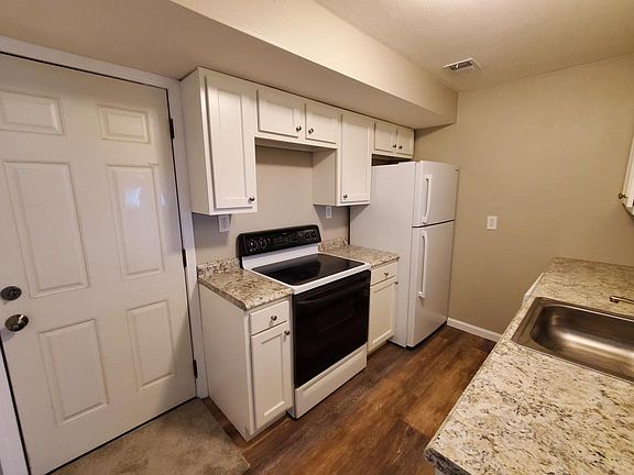 2nd image of 412 Steck St APT 1
