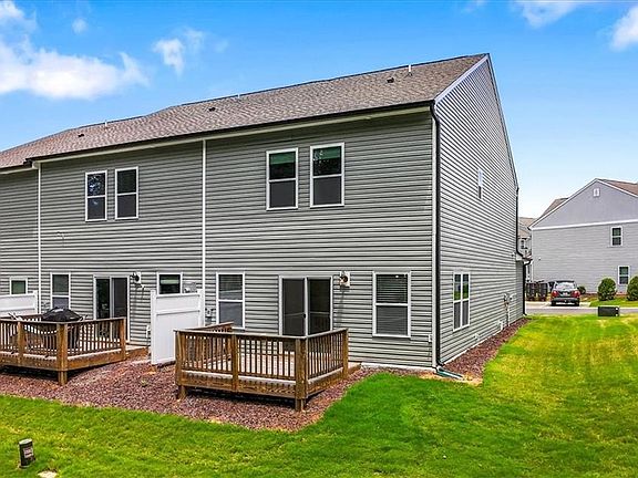 4th image of 221 Latrobe Ln