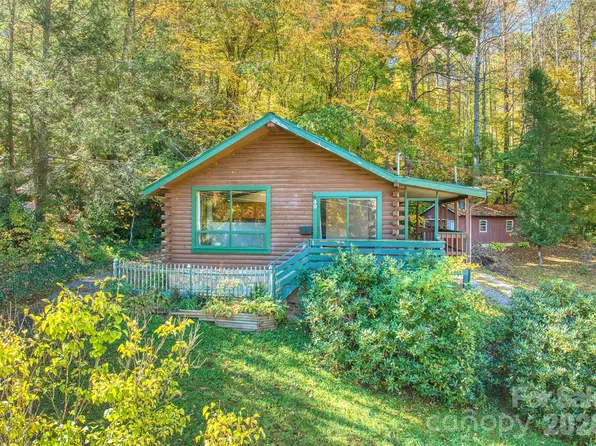 49 Robin Hood Ln, Maggie Valley, NC 28751