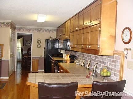 3rd image of 130 Tiffany Ct