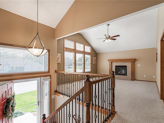 5th image of 108 NE Topaz Dr