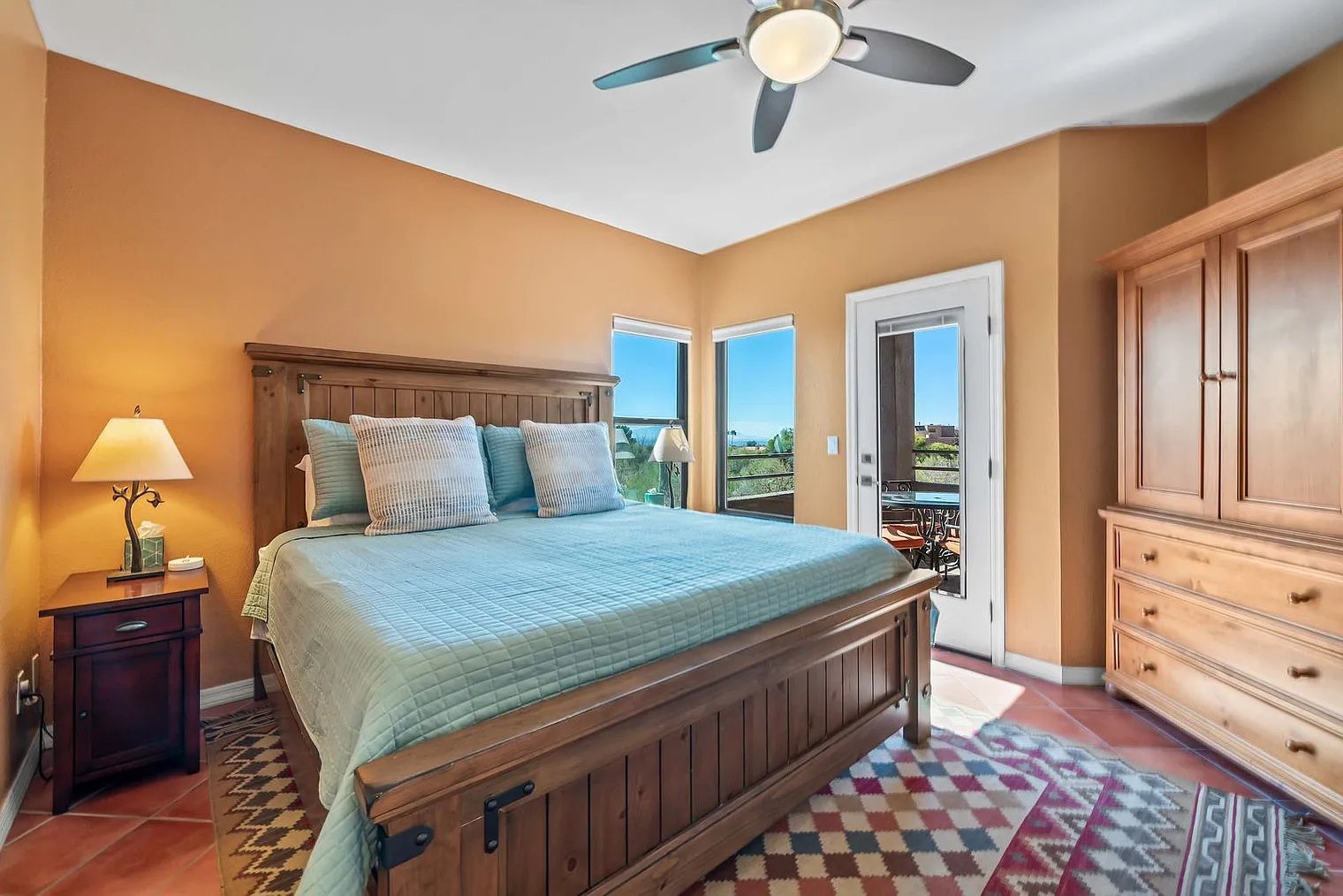 2 bed, 2.0 bath, 1076 sqft, $4,937 — Photo 4