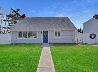 616 Kenmore Ave, Copiague, NY 11726
