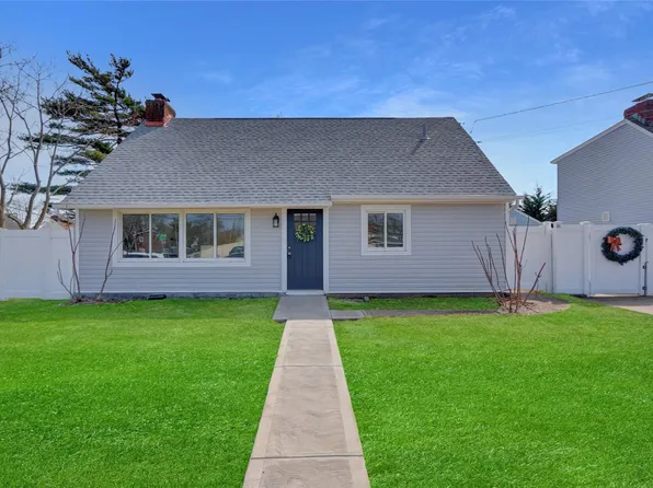 616 Kenmore Avenue, Copiague, NY 11726