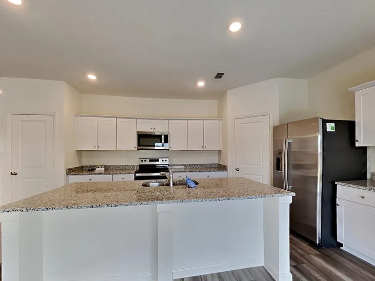 13515 Kinsman Rd — Photo 7