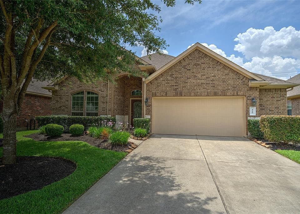 1st image of 419 Holly Branch Ln