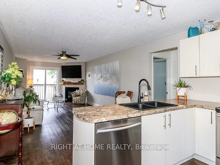 43 Olive Cres #201 — Photo 15