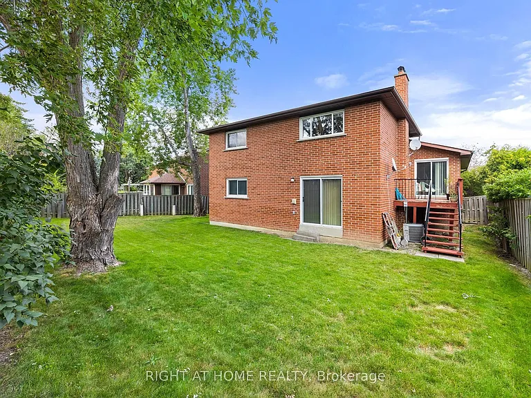 764 Willowbank Trl — Photo 12