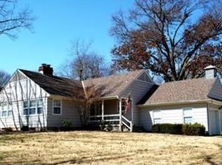 4624 W 70th St, Prairie Village, KS 66208