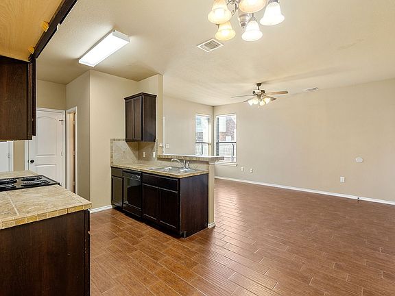5th image of 1128 Brown Rock Dr