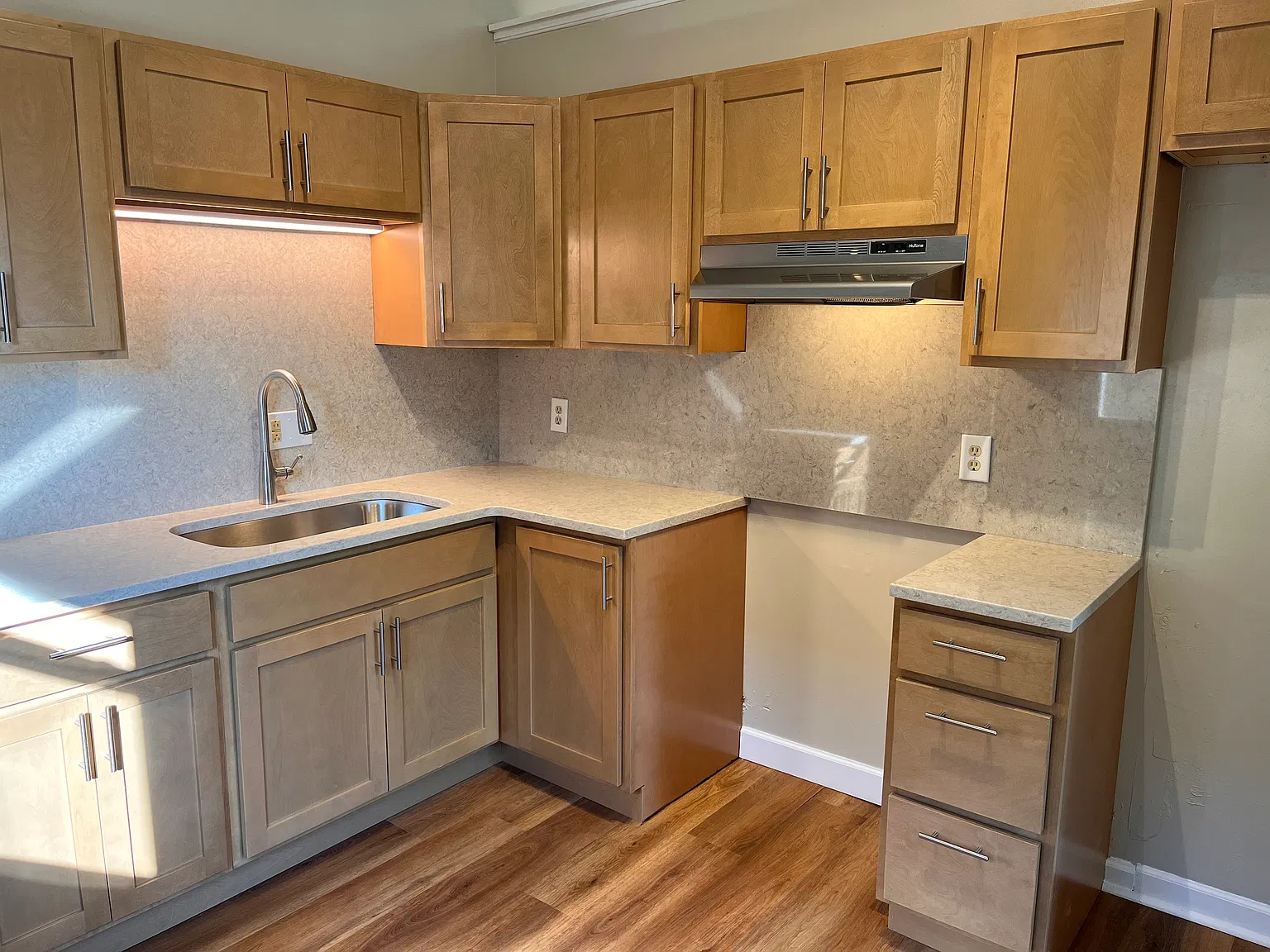3 bed, 1056 sqft, $1,595 — Photo 1