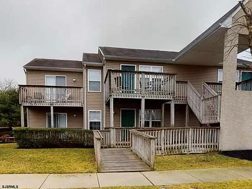 551 London Ct #II Photo 1