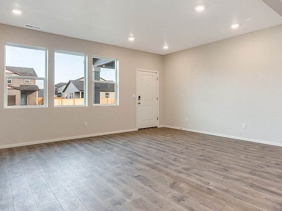 3rd image of 2767 Meadowlark Ave