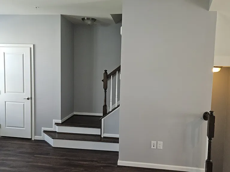 607 N Atwater Dr — Photo 9