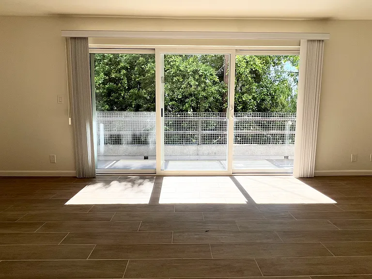 The Excalibur Apartments — Photo 4