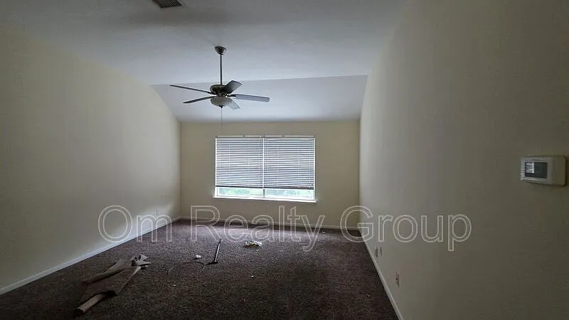 5 bed, 3.0 bath, 3058 sqft, $2,695 — Photo 2