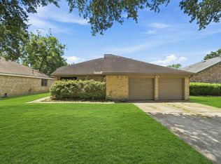 807 Highland Woods Dr, Highlands, TX 77562