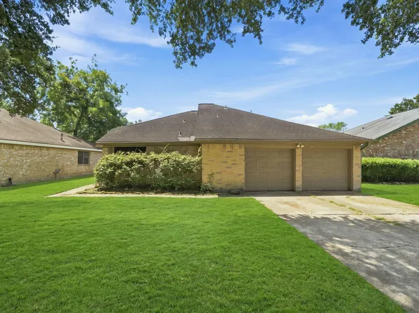 807 Highland Woods Dr, Highlands, TX 77562