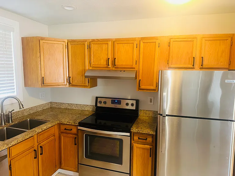 1588 Geary Rd — Photo 10