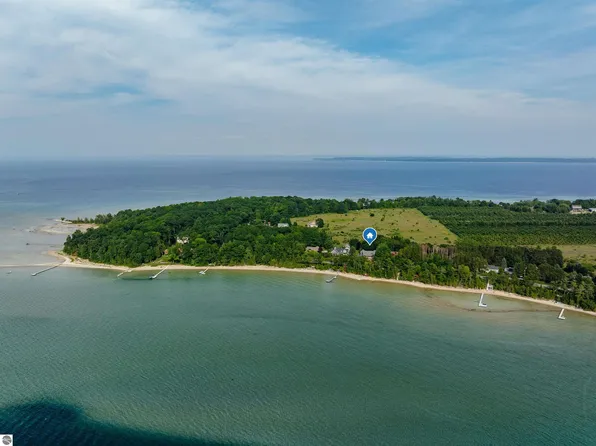 396 N Stony Point Rd, Suttons Bay, MI 49682
