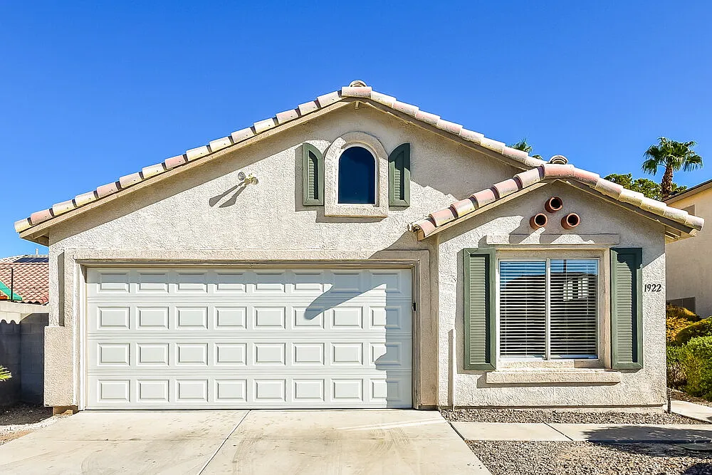 4 bed, 2.0 bath, 1743 sqft, $2,080 — Photo 1