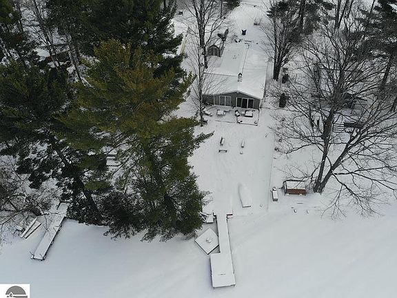 2nd image of 1319 Poplar Dr NE
