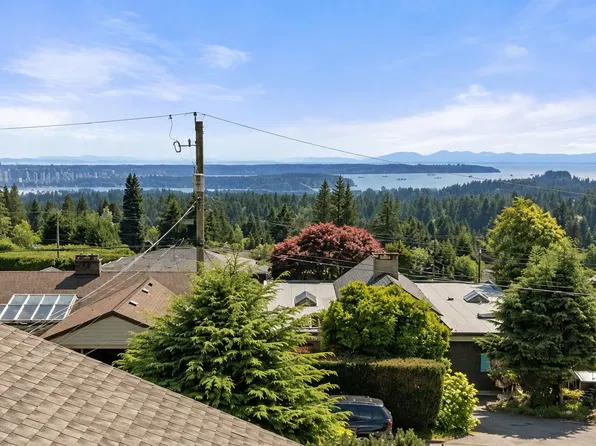 674 Blueridge Ave, North Vancouver, BC V7R 2J3