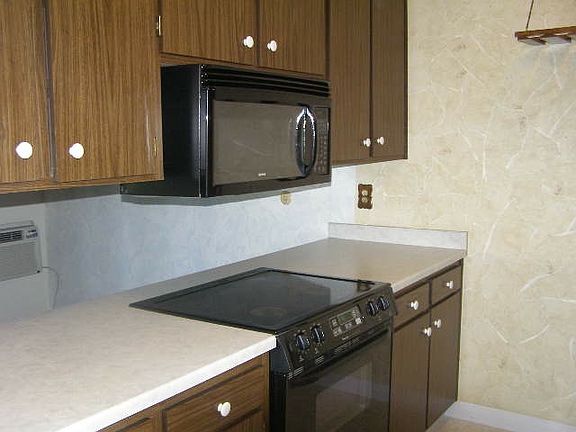 Stove & microwave area