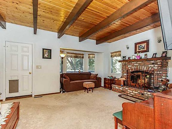 4th image of 547 Rose Ln