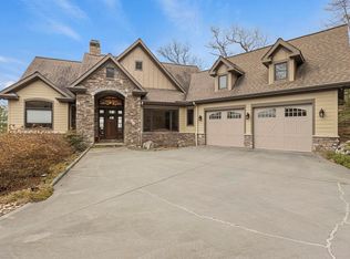 8 Lost Trail Dr, Landrum, SC 29356