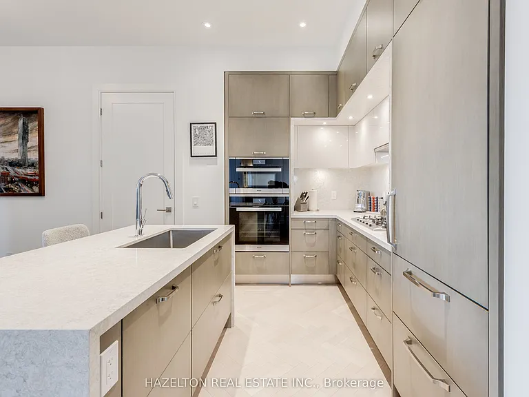 455 Wellington St W #301 — Photo 8